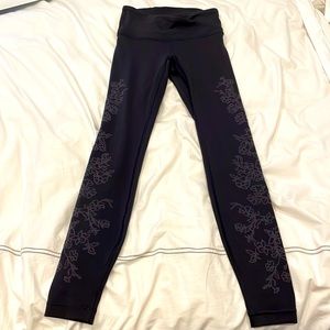 Lululemon high waisted leggings. Size 4 . V waist